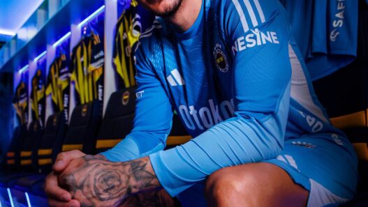 Fenerbahçe anuncia contratação de Ederson, ex-Manchester City