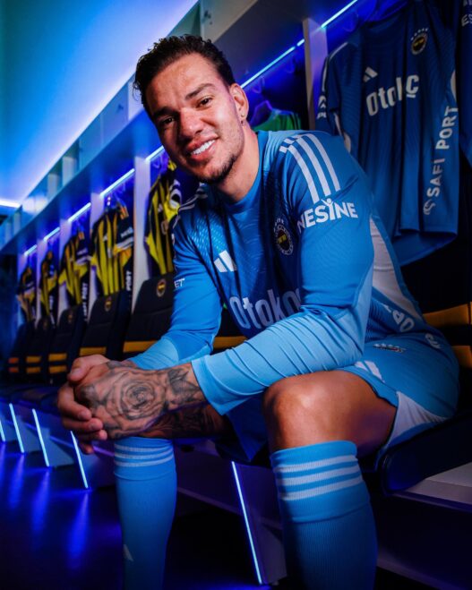 Fenerbahçe anuncia contratação de Ederson, ex-Manchester City