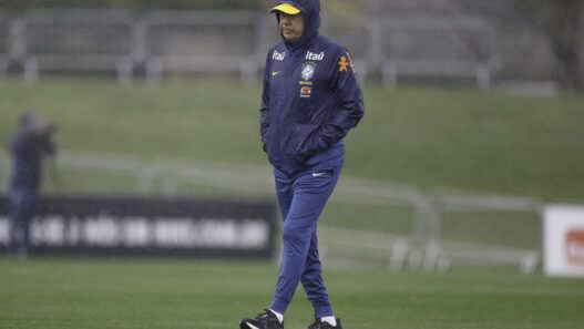 Ancelotti comenta ausência de Neymar: "É uma decisão técnica que se baseia em muitas coisas."