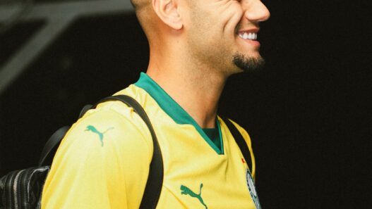 Andreas Pereira desembarca no Brasil e é integrado ao elenco do Palmeiras