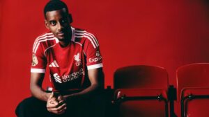 Novo atacante do Liverpool se defende de críticas: "Não posso controlar tudo"