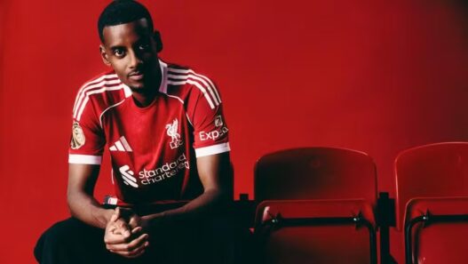 Novo atacante do Liverpool se defende de críticas: "Não posso controlar tudo"