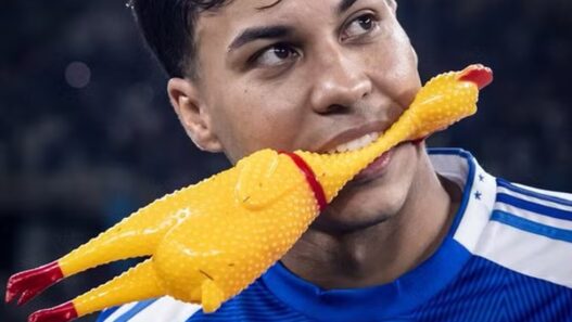 Kaio Jorge, do Cruzeiro, não perdoa Atlético dentro e fora de campo e faz provocações
