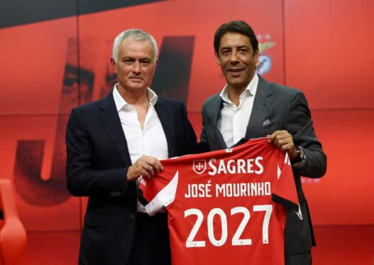 Mourinho é apresentado no Benfica e manda recado para críticos