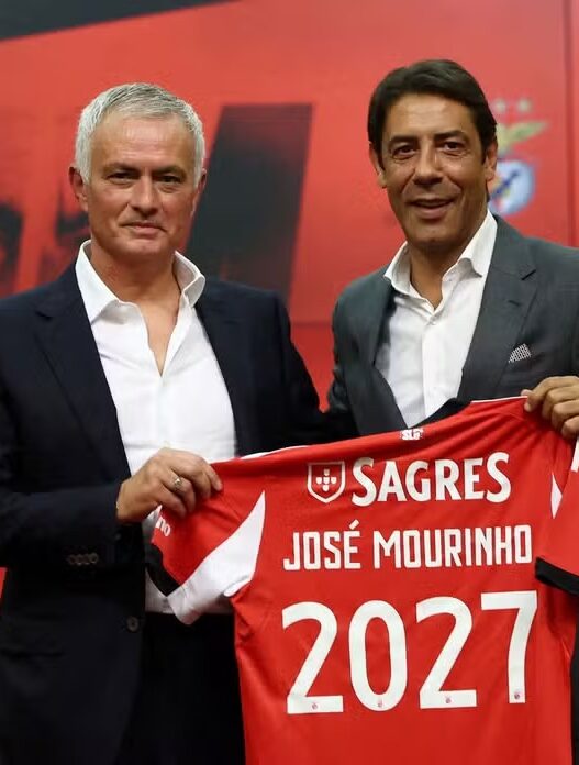 Mourinho é apresentado no Benfica e manda recado para críticos