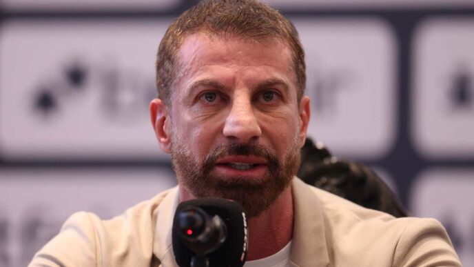 "Isso é uma vergonha";, disse Pedrinho, presidente do Vasco para arbitragem