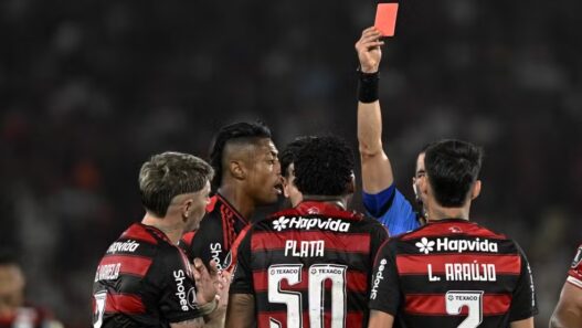 Conmebol anula expulsão de Plata, do Flamengo