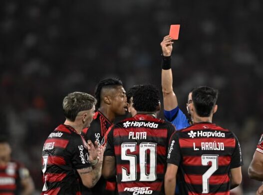 Conmebol anula expulsão de Plata, do Flamengo