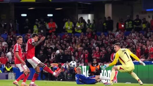 Richard Rios marca contra e Chelsea bate o Benfica