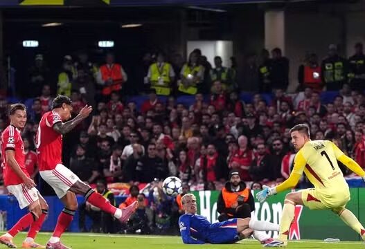 Richard Rios marca contra e Chelsea bate o Benfica