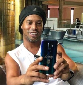 Ronaldinho Gaúcho será técnico em nova competição; veja mais uma aventura do bruxo
