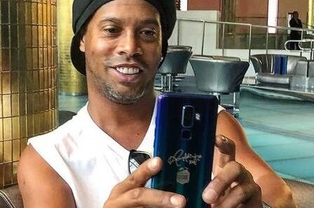 Ronaldinho Gaúcho será técnico em nova competição; veja mais uma aventura do bruxo