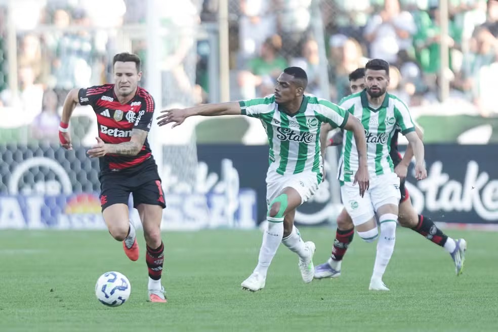 Saúl, do Flamengo, é enaltecido pela imprensa internacional