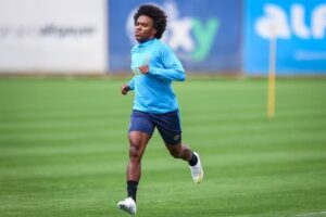 Willian realiza atividade no Grêmio e vira opção para Mano