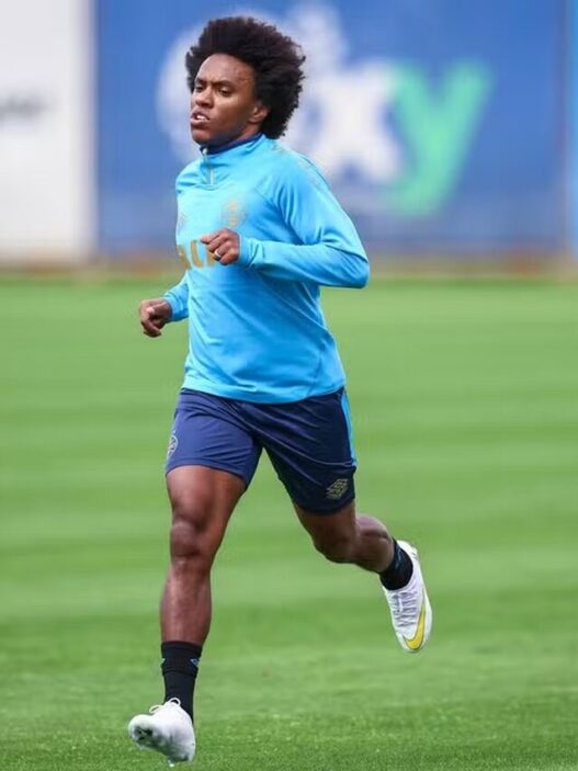 Willian realiza atividade no Grêmio e vira opção para Mano