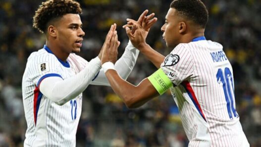 França vence Ucrania com gol de Mbappé