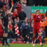 Liverpool vence, mas Arne Slot critica Ekitike após expulsão na Copa da Liga Inglesa