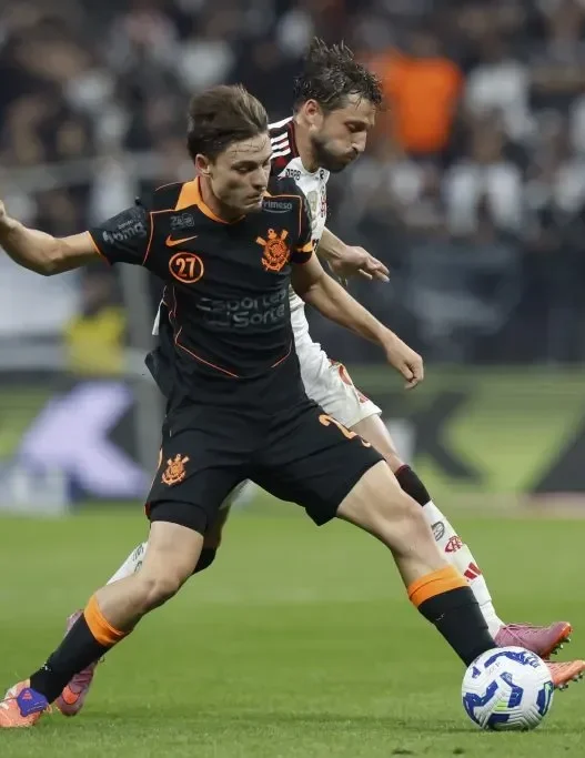 Atuação de joia corintiana contra o Flamengo desperta interesse da torcida rubro-negra