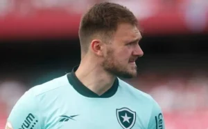 Ex-goleiro do Botafogo, Lucas Perri aciona clube na Justiça por dívidas trabalhistas