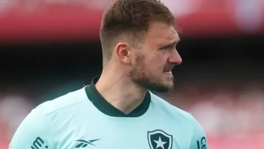 Ex-goleiro do Botafogo, Lucas Perri aciona clube na Justiça por dívidas trabalhistas