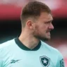 Ex-goleiro do Botafogo, Lucas Perri aciona clube na Justiça por dívidas trabalhistas