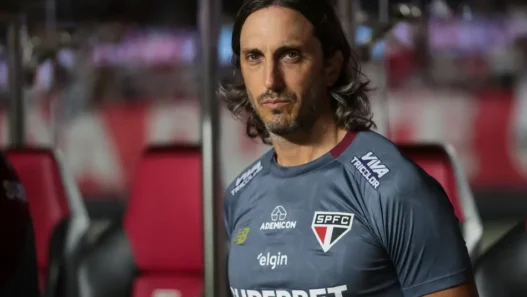 Fluminense acerta detalhes para contratar o técnico argentino Luis Zubeldía