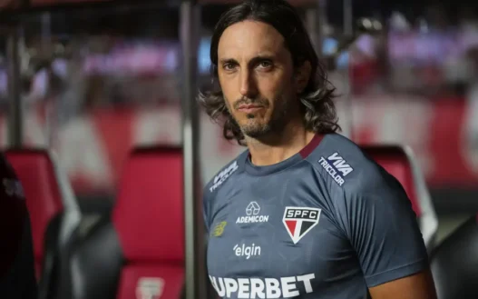 Fluminense acerta detalhes para contratar o técnico argentino Luis Zubeldía