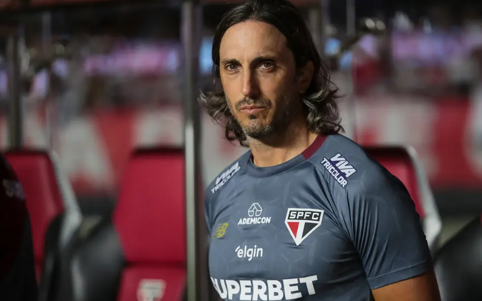 Fluminense acerta detalhes para contratar o técnico argentino Luis Zubeldía