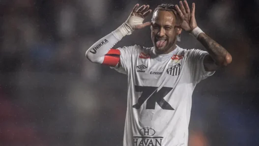 Neymar vira dúvida para o clássico entre Santos e São Paulo na Vila Belmiro