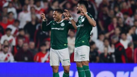 Palmeiras vence River Plate em jogo tenso até o final