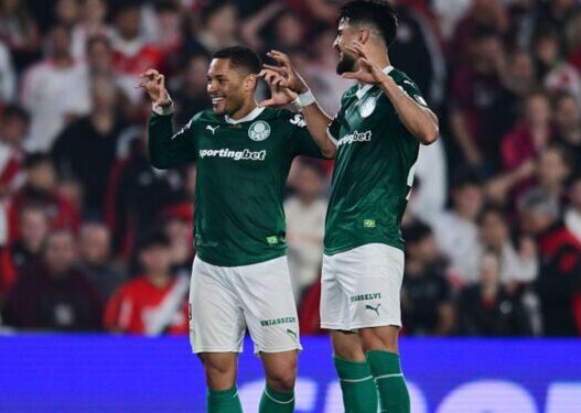 Palmeiras vence River Plate em jogo tenso até o final