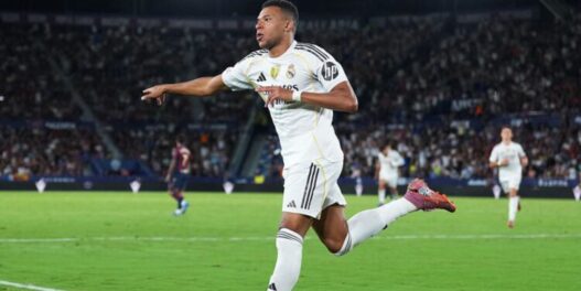 Real Madrid atropela Kairat com três gols de Mbappé