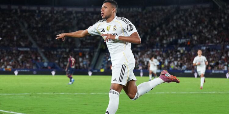 Real Madrid atropela Kairat com três gols de Mbappé