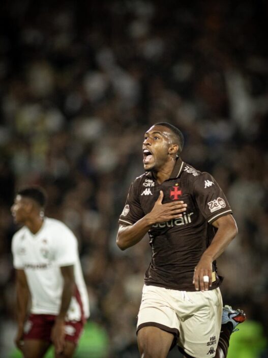 Rayan brilha, Vasco bate o Fluminense com direito a olé e sobe na tabela
