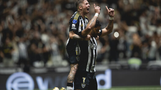 Hulk e Bernard brilham, Atlético vence e fará final da Sula