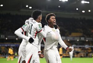 Andrey Santos vibra com primeiro gol pelo Chelsea