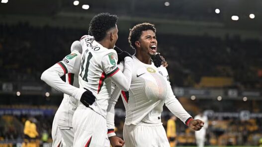 Andrey Santos vibra com primeiro gol pelo Chelsea