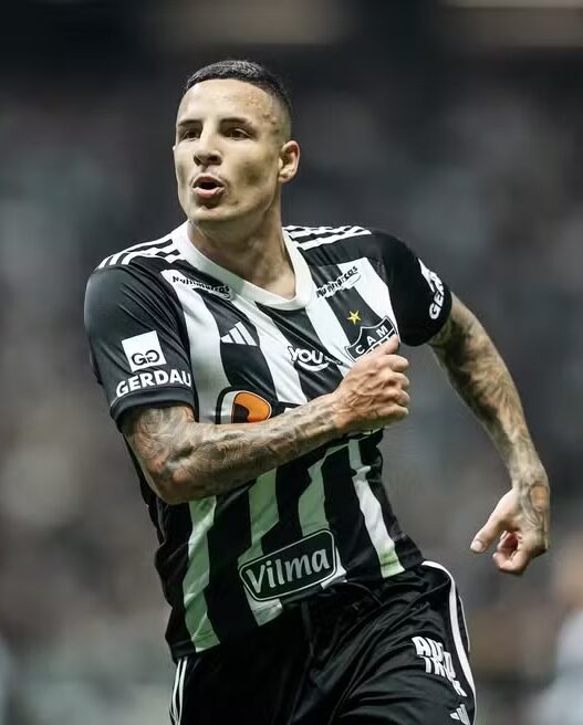 Arana recebe apoio no Atlético após vaias