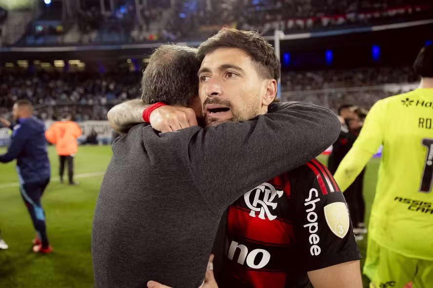 Arrascaeta, do Flamengo, minimiza provocações do Racing