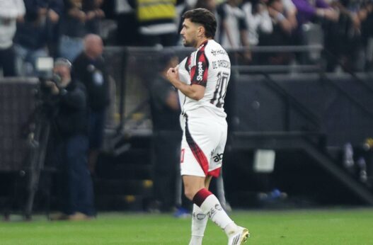 Arrascaeta foca em renovação com o Flamengo