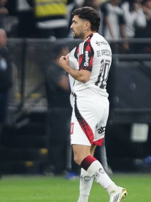 Arrascaeta foca em renovação com o Flamengo