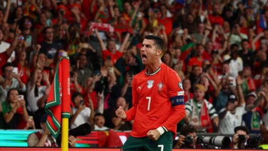 Cristiano Ronaldo atinge mais uma marca na carreira e defendendo Portugal