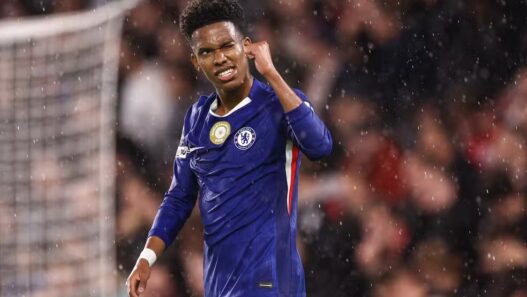 Maresca pede mais paciência com Estêvão no Chelsea