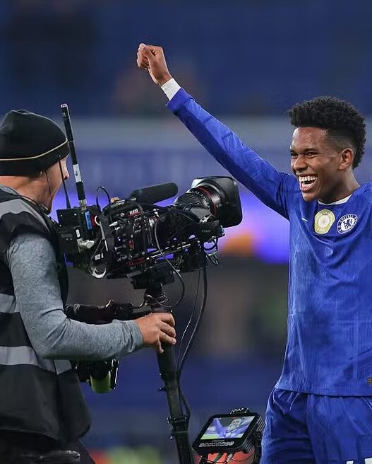 Estêvão celebra primeiro gol pelo Chelsea: "Seja o primeiro de muitos gols”,