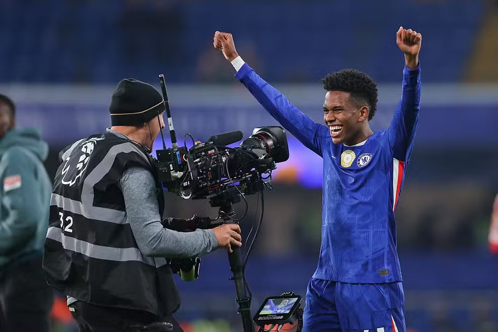 Estêvão celebra primeiro gol pelo Chelsea: "Seja o primeiro de muitos gols”,