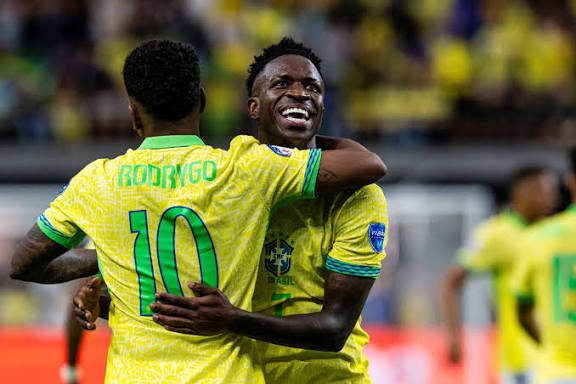 Ancelotti testa Vini Jr. e Rodrygo juntos em treino da Seleção na Coreia do Sul