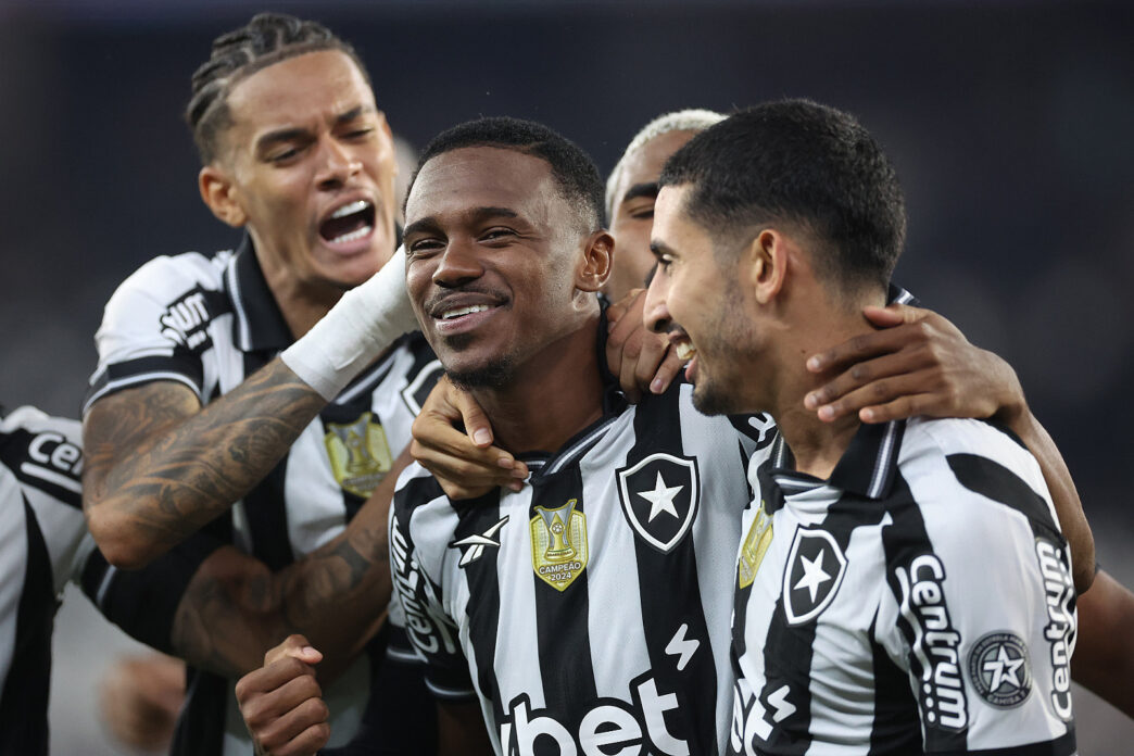 Botafogo vence e entra no G4, já Santos e Grêmio empatam na Vila; veja o resumo