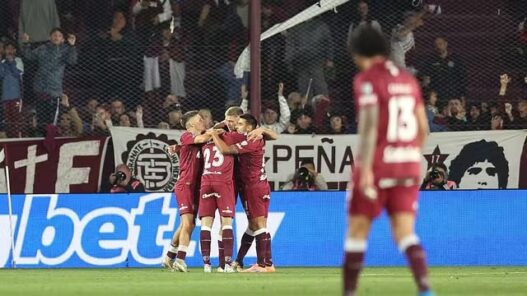 Lanús despacha a LAU e fará final com o Atlético