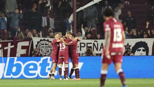 Lanús despacha a LAU e fará final com o Atlético
