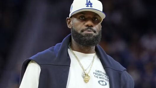 Site critica LeBron por repercussão de anuncio: "Foi a coisa mais cafona que ele já fez na carreira"